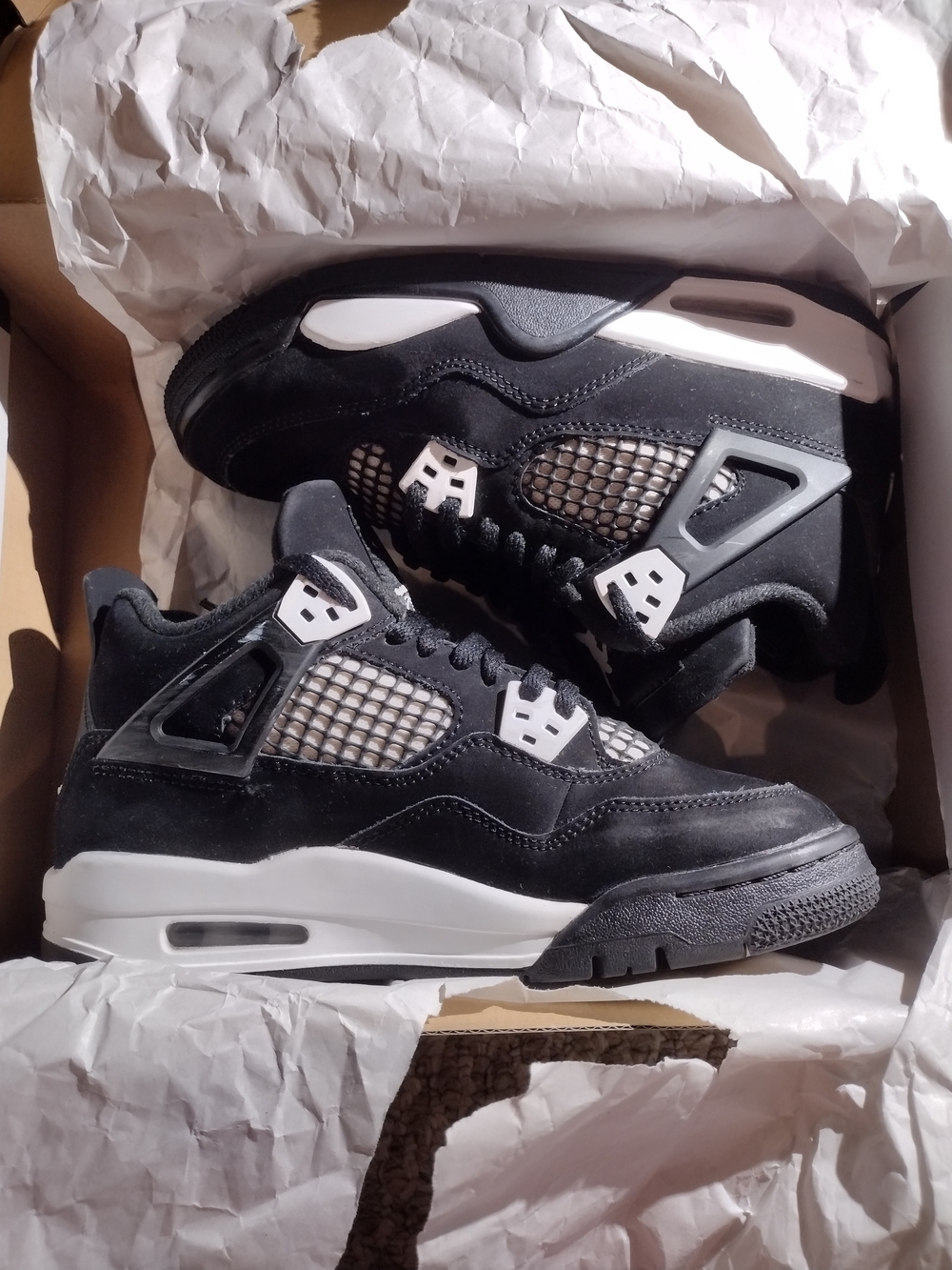 Jordan 4 White Thunder (GS) Size 4.5y
